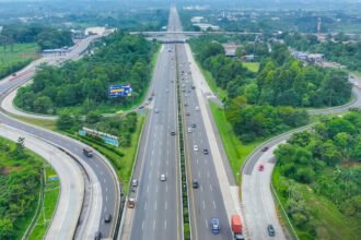 Pemerintah mulai menerapkan pembatasan operasional angkutan barang di berbagai ruas tol dan jalan nasional untuk mendukung kelancaran arus mudik dan arus balik Lebaran 2026.