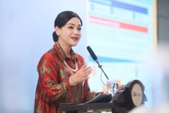 Friderica Widyasari Dewi resmi memimpin Otoritas Jasa Keuangan periode 2026–2031 dan mencatat sejarah sebagai perempuan pertama yang menduduki posisi Ketua Dewan Komisioner OJK.