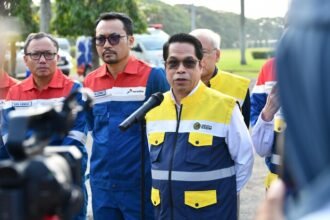 Kementerian ESDM meninjau langsung kesiapan operasional kilang Pertamina RU VI Balongan di Indramayu untuk memastikan pasokan BBM dan LPG aman selama Ramadan hingga Idulfitri 2026.