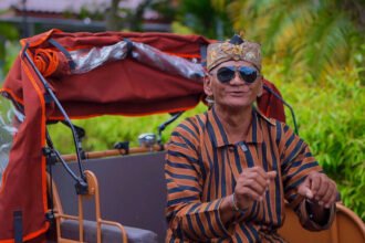 Becak listrik bantuan Presiden Prabowo Subianto membantu penarik becak lansia di Ngawi bekerja lebih ringan tanpa harus mengayuh.