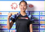 Putri Kusuma Wardani melaju ke 16 besar All England 2026 usai Mia Blichfeldt retired di gim pertama.