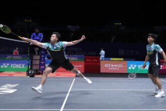Sabar/Reza tersingkir di babak kedua All England 2026 setelah kesulitan beradaptasi dengan shuttlecock lambat di Birmingham.