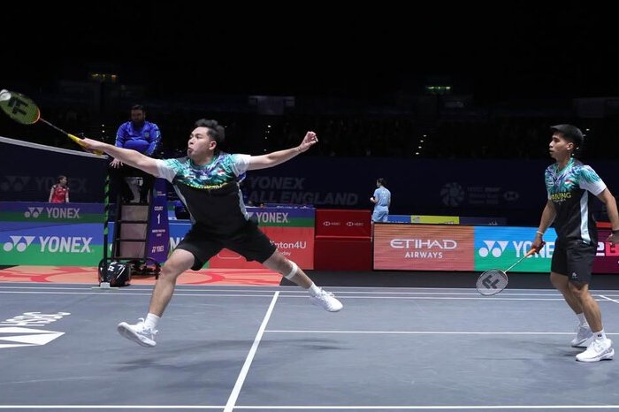 Sabar/Reza tersingkir di babak kedua All England 2026 setelah kesulitan beradaptasi dengan shuttlecock lambat di Birmingham.