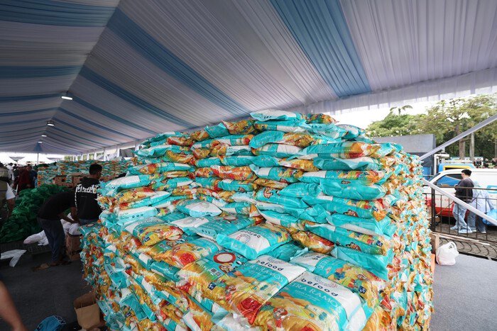 Unboxing Bantuan Sembako di Monas Bikin Heboh, Apa Saja Isi Paketnya? 3 Unboxing Bantuan Sembako di Monas Bikin Heboh, Apa Saja Isi Paketnya?