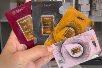 Harga emas UBS dan Galeri24 di Pegadaian melonjak signifikan pada 3 Maret 2026, dengan kenaikan hingga Rp46.000 per gram.