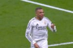 Kylian Mbappe mendapat kritik setelah terlihat menikmati waktu di Paris saat menjalani pemulihan cedera lutut yang membuatnya absen dari beberapa pertandingan Real Madrid.