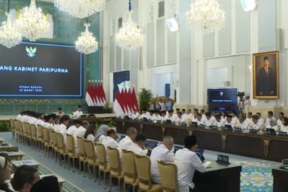 Presiden Prabowo Subianto menegaskan kritik harus membangun dan tidak memicu kecemasan publik saat membuka Sidang Kabinet Paripurna di Istana Negara, Jakarta.