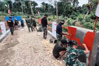 TNI bangun ulang Jembatan Gumuzo di Nias Utara, akses warga kembali normal.
