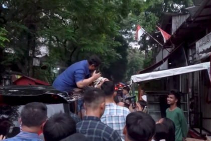 Momen haru warga bantaran rel Senen saat Presiden Prabowo Subianto menyapa dan mencium anak warga, memicu harapan baru soal hunian layak.