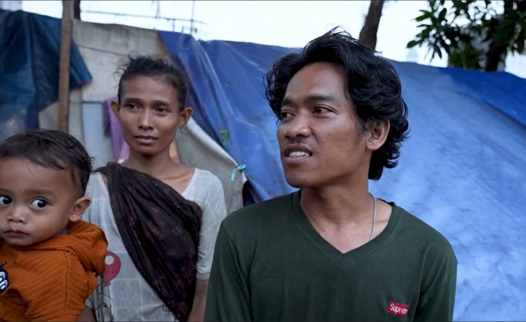 Pertama Kali Dikunjungi RI-1, Pengamen Bantaran Rel Senen Minta Hal Ini ke Presiden Prabowo 2 Pertama Kali Dikunjungi RI-1, Pengamen Bantaran Rel Senen Minta Hal Ini ke Presiden Prabowo