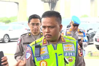 Rekayasa lalu lintas one way diberlakukan bertahap untuk mengurai kepadatan arus balik Lebaran 2026 di jalur tol utama.