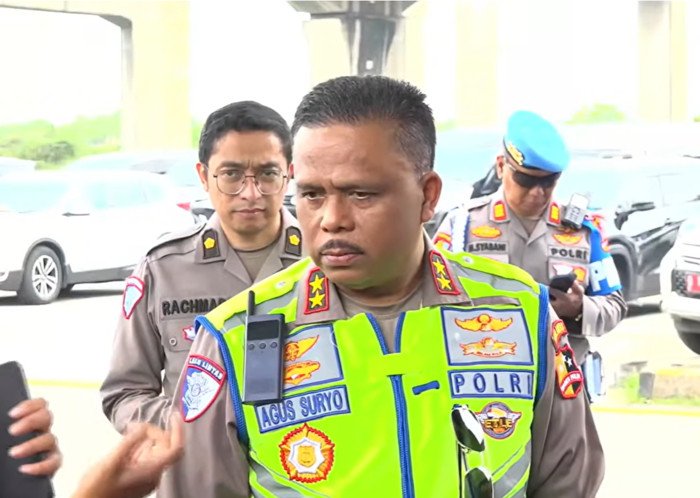 Rekayasa lalu lintas one way diberlakukan bertahap untuk mengurai kepadatan arus balik Lebaran 2026 di jalur tol utama.