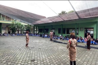 Pengawasan media sosial anak menjadi kunci penting mencegah dampak negatif di era digital.