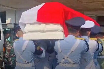 Prosesi persemayaman jenazah Juwono Sudarsono di Gedung Kementerian Pertahanan menjadi momen penghormatan terakhir bagi tokoh nasional lintas era.