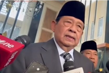 SBY dan JK hadir di Kemenhan untuk memberikan penghormatan terakhir kepada Juwono Sudarsono.