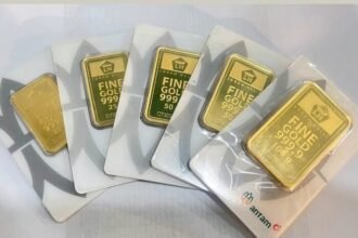 Harga emas Antam hari ini turun Rp4.000 per gram, peluang investasi kembali terbuka.
