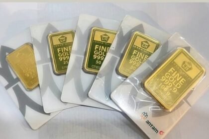 Harga emas Antam hari ini turun Rp4.000 per gram, peluang investasi kembali terbuka.