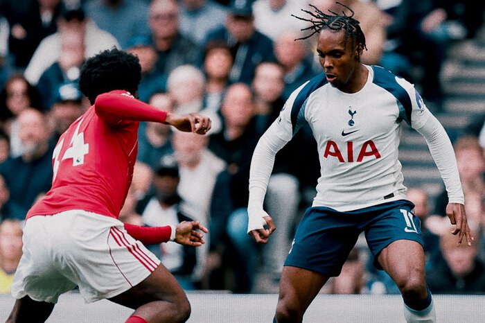 Tottenham Hotspur dipermalukan Nottingham Forest 0-3 di kandang sendiri, posisi Spurs kini makin dekat zona degradasi.