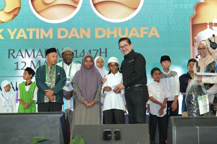 Karyawan Freeport Indonesia berbagi kebahagiaan Ramadhan bersama 700 anak yatim dan dhuafa melalui kegiatan buka puasa dan santunan di Jakarta dan Gresik.