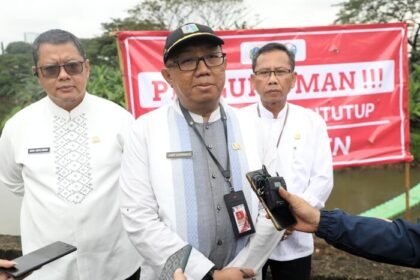 DLH DKI Jakarta resmi menutup emplasemen TPU Tanah Kusir sebagai langkah pembenahan sistem pengelolaan sampah sungai yang lebih ramah lingkungan.