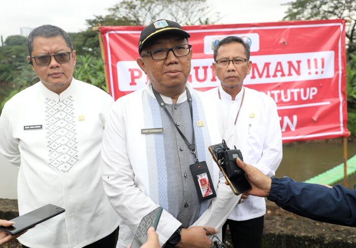 DLH DKI Jakarta resmi menutup emplasemen TPU Tanah Kusir sebagai langkah pembenahan sistem pengelolaan sampah sungai yang lebih ramah lingkungan.