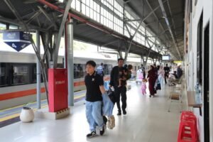 Promo tiket kereta api murah untuk mudik Lebaran 2026 resmi dibuka melalui flash sale di aplikasi Access by KAI dengan kuota terbatas.