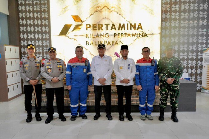Menko Polkam Djamari Chaniago meninjau langsung progres PSN RDMP di Kilang Pertamina Balikpapan untuk memastikan ketahanan energi nasional tetap terjaga di tengah konflik Timur Tengah.