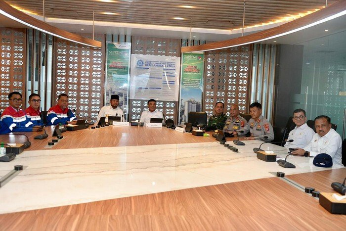 Kunjungi Kilang Balikpapan, Menko Polkam Dorong Penguatan Ketahanan Energi Antisipasi Konflik Timur Tengah 2 Kunjungi Kilang Balikpapan, Menko Polkam Dorong Penguatan Ketahanan Energi Antisipasi Konflik Timur Tengah