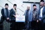 Menag Nasaruddin Umar saat safari pesantren di Jawa Timur sekaligus mensosialisasikan pembentukan Ditjen Pesantren dan menyerahkan bantuan operasional kepada sejumlah pondok pesantren.