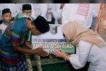 Idulfitri 2026 di Lampung Timur berlangsung sederhana tanpa open house, Bupati Ella pilih turun langsung berbagi dengan warga di Jabung.