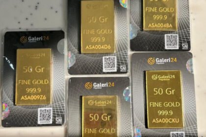 Harga emas Pegadaian turun saat Lebaran 2026, UBS dan Galeri24 sama-sama melemah.