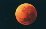 Puncak Gerhana Bulan Total 3 Maret 2026 dapat diamati dari Indonesia pada Selasa petang dengan potensi Bulan tampak merah saat fase totalitas.