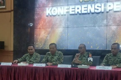 Mabes TNI menahan empat oknum prajurit terkait kasus penyiraman air keras terhadap aktivis KontraS Andrie Yunus.