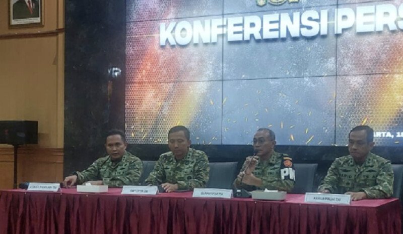 Mabes TNI menahan empat oknum prajurit terkait kasus penyiraman air keras terhadap aktivis KontraS Andrie Yunus.