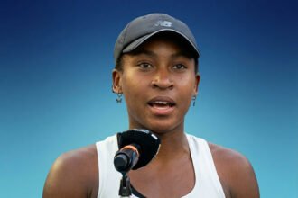 Duel sengit Coco Gauff vs Aryna Sabalenka di final Miami Open 2026 berakhir dengan sportivitas tinggi.