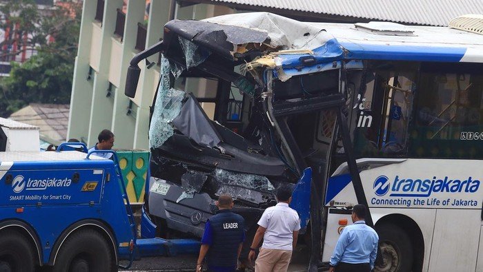Sopir Transjakarta Jadi Tersangka, Akui Tertidur dan Adu Banteng di Jalur Langit