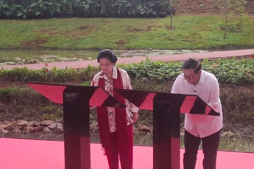 Megawati & Pramono-Rano Resmikan Taman Bendera Pusaka, Ada Lapangan Padel Gratis