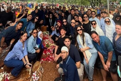 Sahabat dan Keluarga Kompak Pakai Warna Biru di Pemakaman Vidi Aldiano, Apa Maknanya?