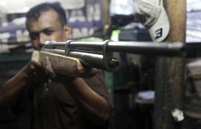 Terungkap! 7 Fakta Mengejutkan di Balik Keahlian ‘Ki Bedil’ Merakit Senpi Ilegal 4 Ilustrasi dari laporan Detik Jabar