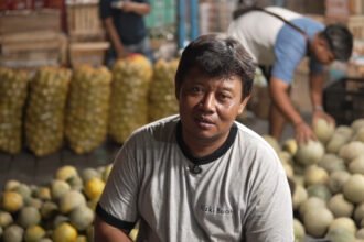 Senyum Sugeng di Pasar Gede: Sejak Ada MBG, Harga Buah Petani Jadi Lebih "Manis"
