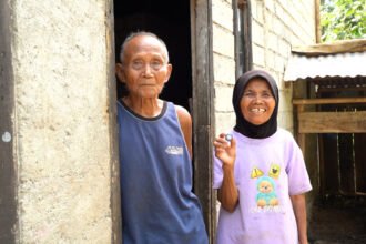 Haru Nenek Samini: "Cucu Saya Disekolahkan Gratis, Saya Tak Mengeluarkan Sepeser Pun"