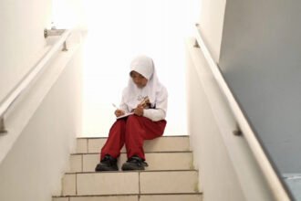 Cerita Bocah Kembar Raisa : Orang Tua Bercerai, Temukan Harapan di Sekolah Rakyat