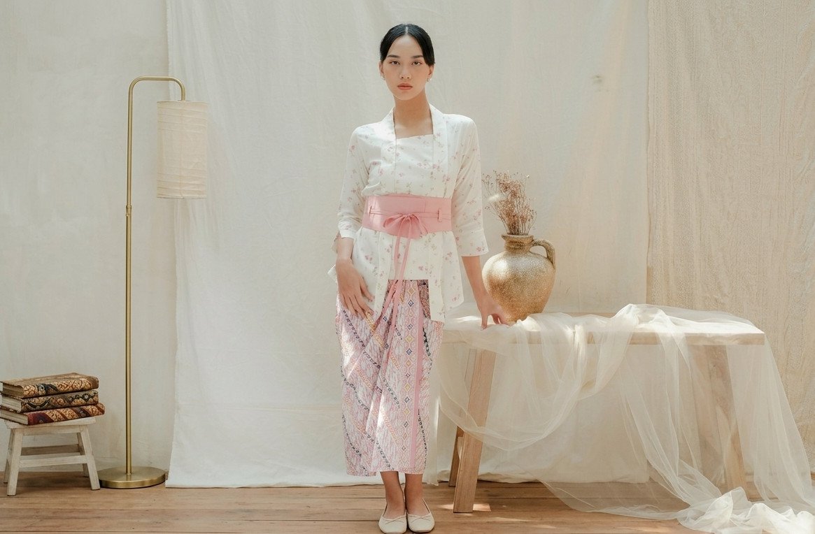 7 Ide Kebaya Modern, Memancarkan Pesona untuk Hari Kartini Tahun Ini 7 Ilustrasi Kebaya Bali dengan Obi