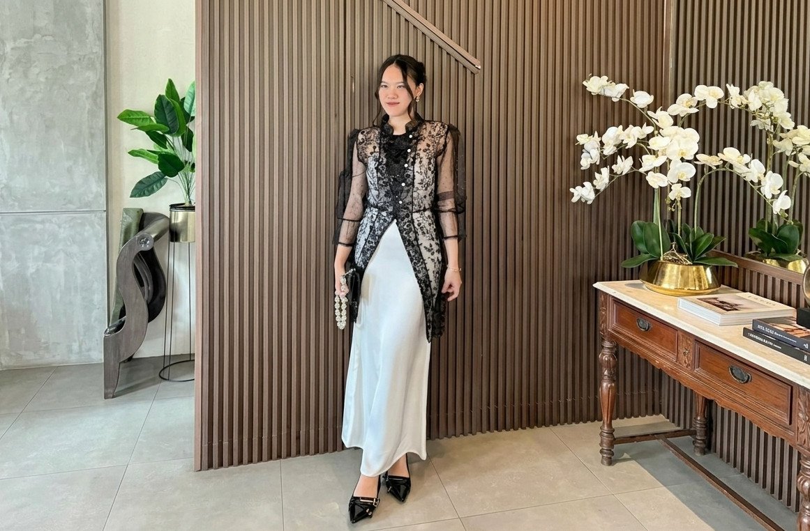 7 Ide Kebaya Modern, Memancarkan Pesona untuk Hari Kartini Tahun Ini 8 Ilustrasi Kebaya Outer atau Layering