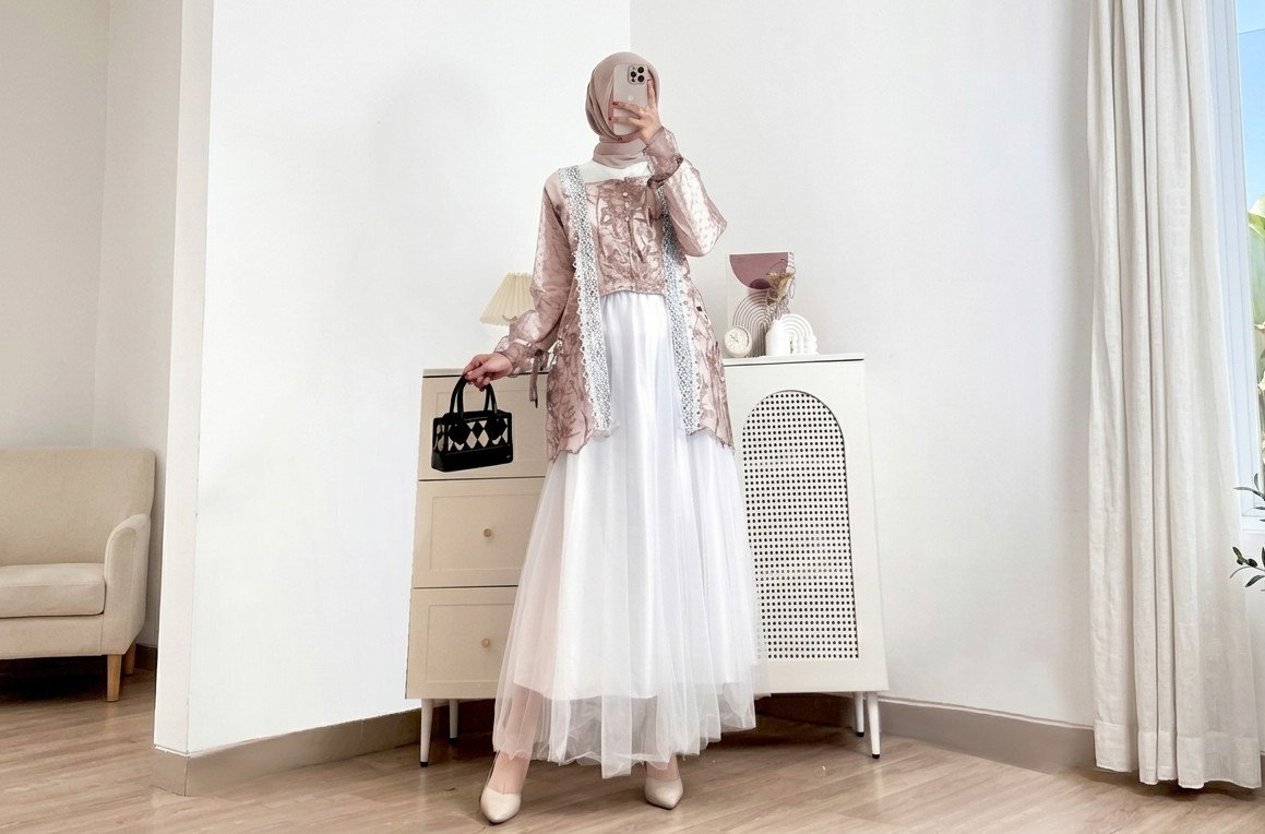 7 Ide Kebaya Modern, Memancarkan Pesona untuk Hari Kartini Tahun Ini 5 Ilustrasi Kebaya dengan Rok Tutu