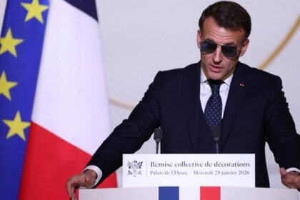 Macron Ajak Negara-Negara Dunia Bentuk “Jalan Ketiga” Bebas Dominasi AS dan China