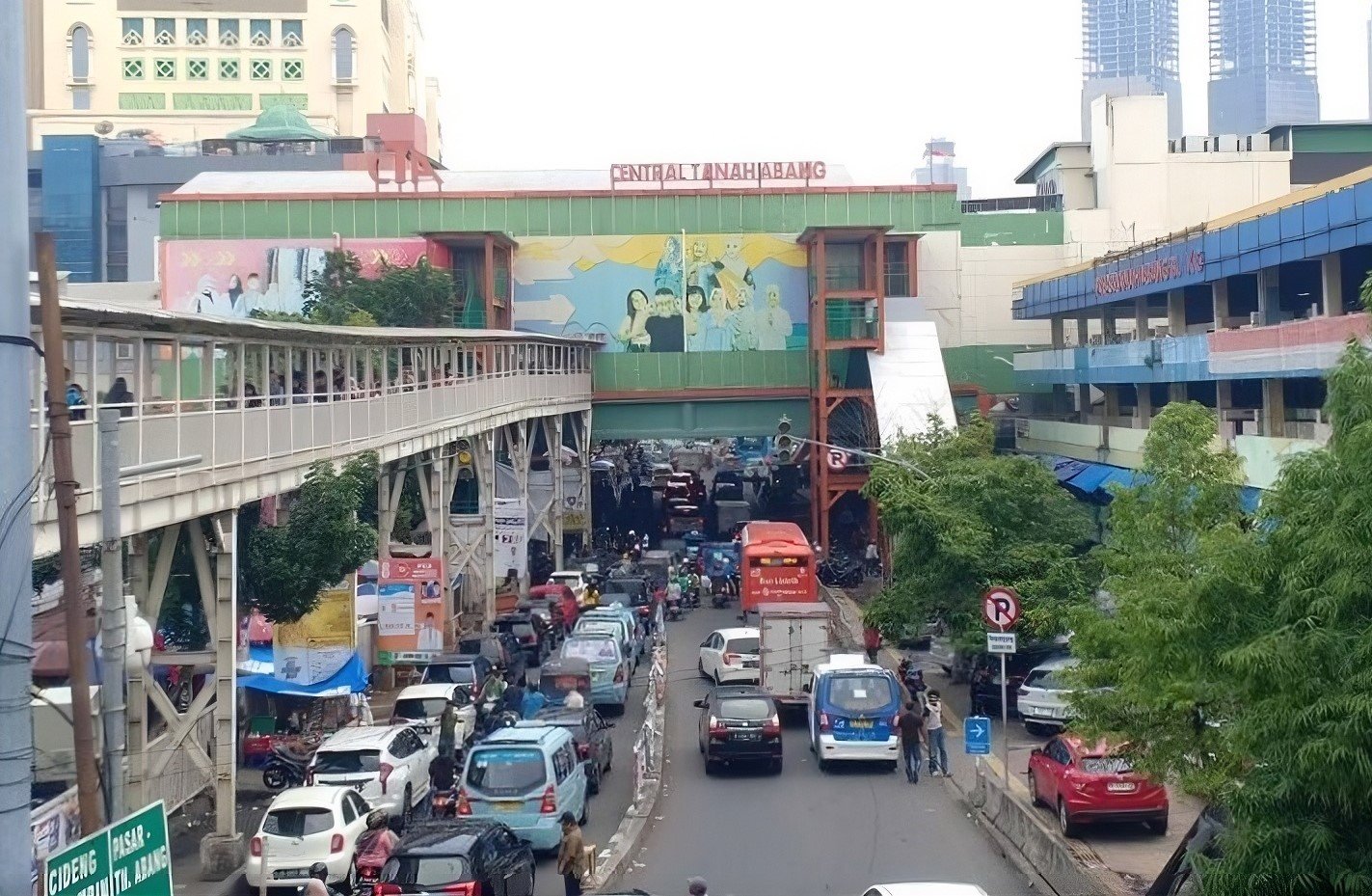 4 Pasar Ikonik di Jakarta yang Wajib Kamu Kunjungi Sekali Seumur Hidup 2 Pasar Tanah Abang
