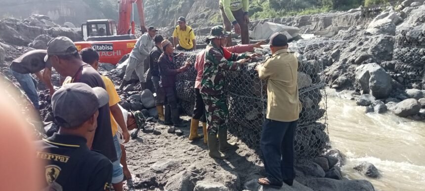Jembatan Darurat Wih Pesam Rampung, Akses Warga Dua Desa Kembali Lancar