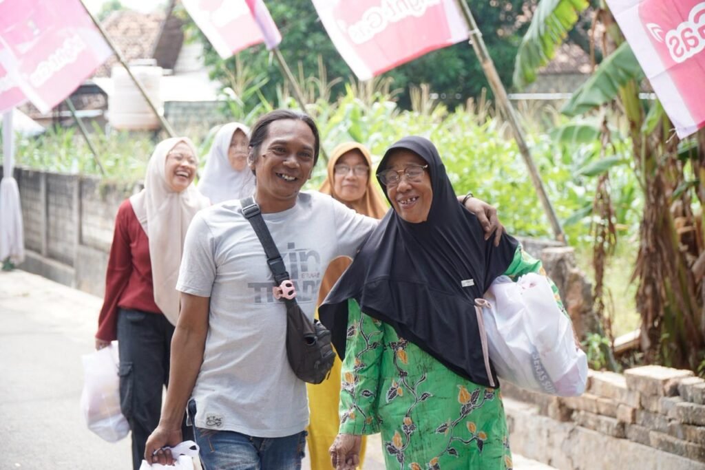 Diawali dari Tuban, Pertamina Bantu Masyarakat Prasejahtera Penuhi Kebutuhan Pokok melalui Pasar Murah 2 Diawali dari Tuban, Pertamina Bantu Masyarakat Prasejahtera Penuhi Kebutuhan Pokok melalui Pasar Murah