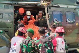 TNI AU Evakuasi Delapan Korban Tewas Helikopter Hilang Kontak di Kalbar
